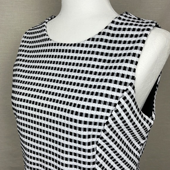 New York and Company 7th Avenue Checkered Peplum Sleeveless Top NWT - Picture 2 of 7